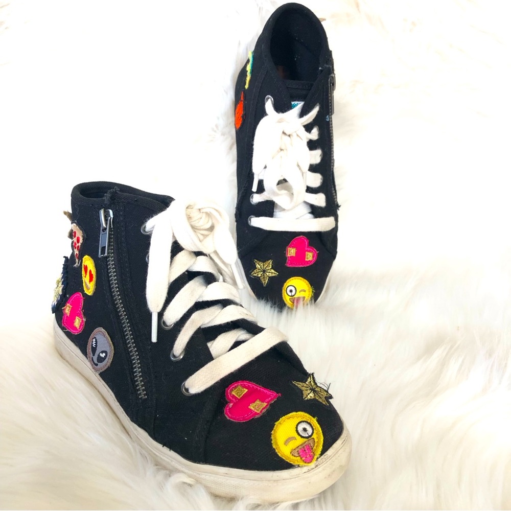 Steve Madden Girl’s Emoji Patch SideZipper High Top Sneakers Shoes, 4